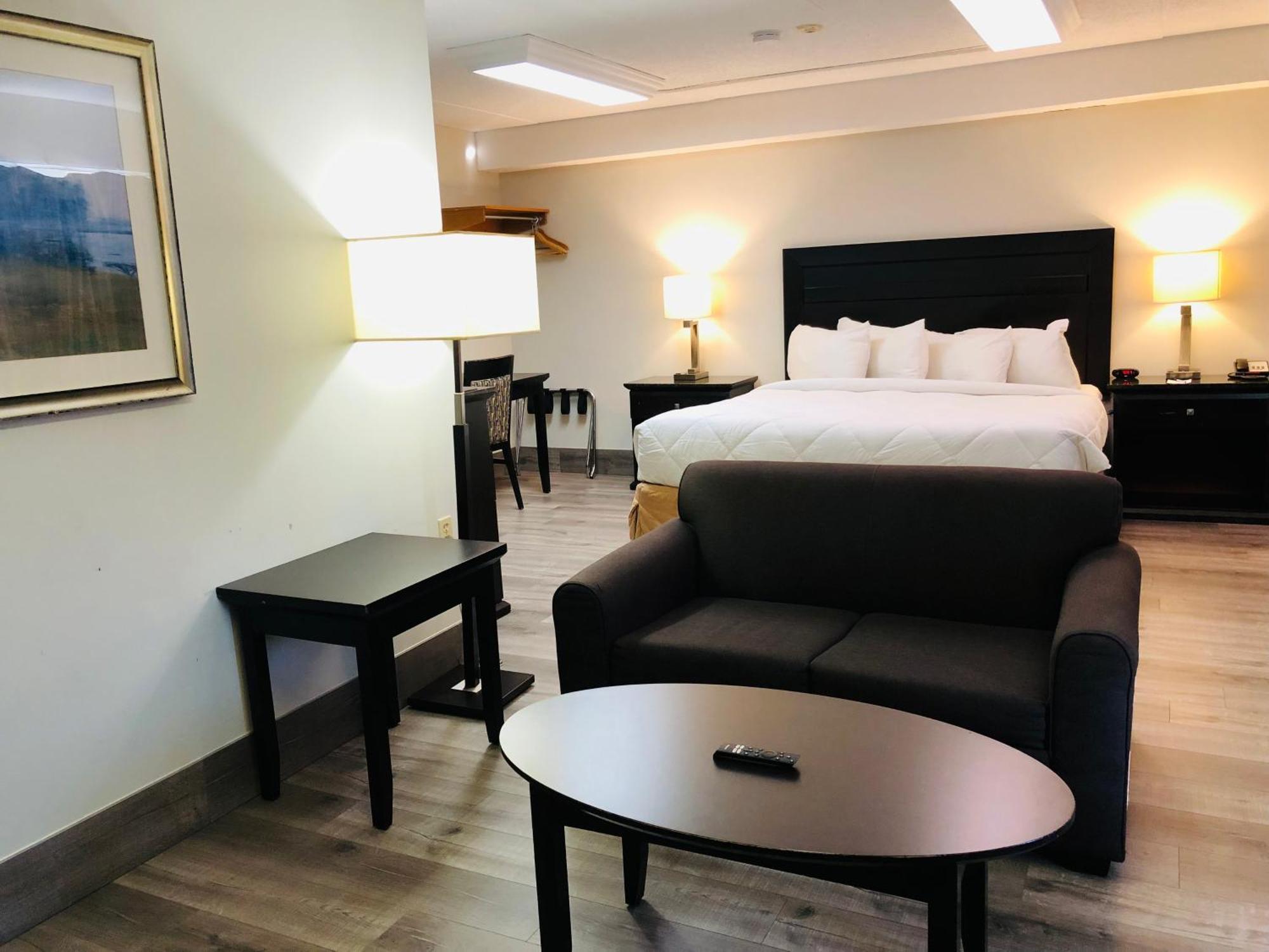 Travelodge By Wyndham Уеланд Екстериор снимка
