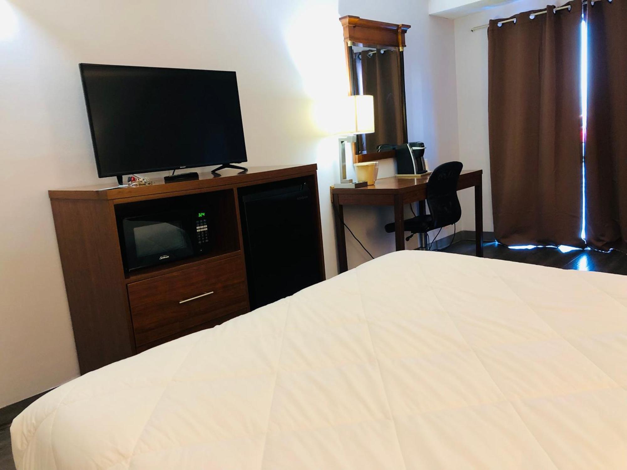 Travelodge By Wyndham Уеланд Екстериор снимка