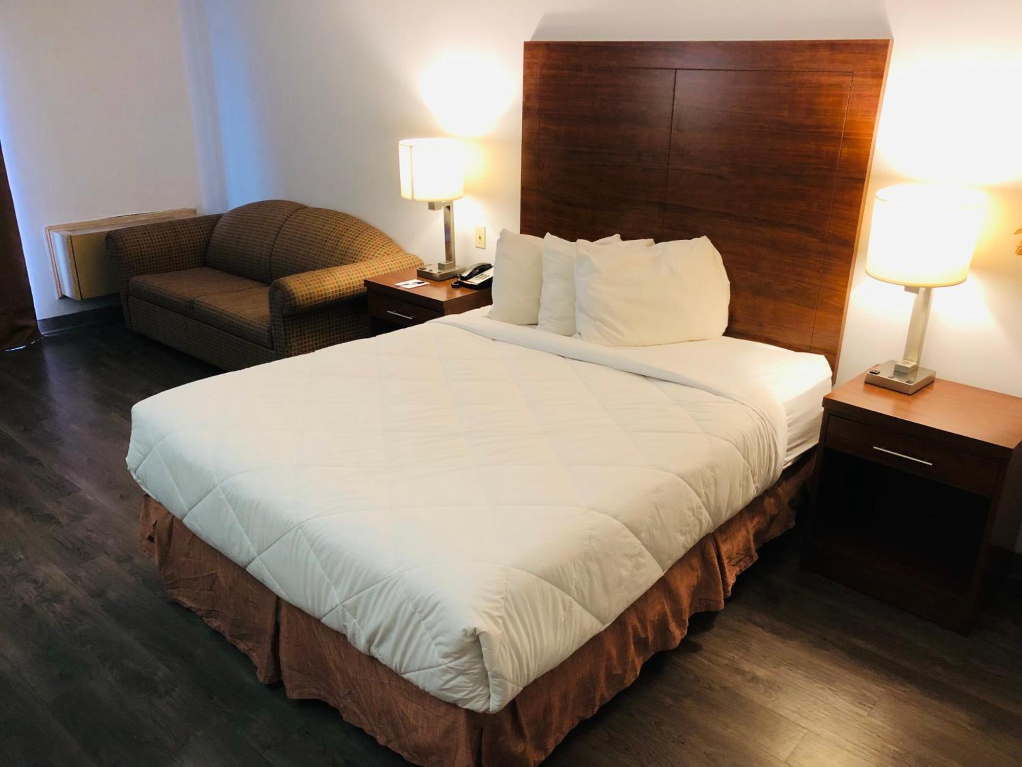 Travelodge By Wyndham Уеланд Екстериор снимка